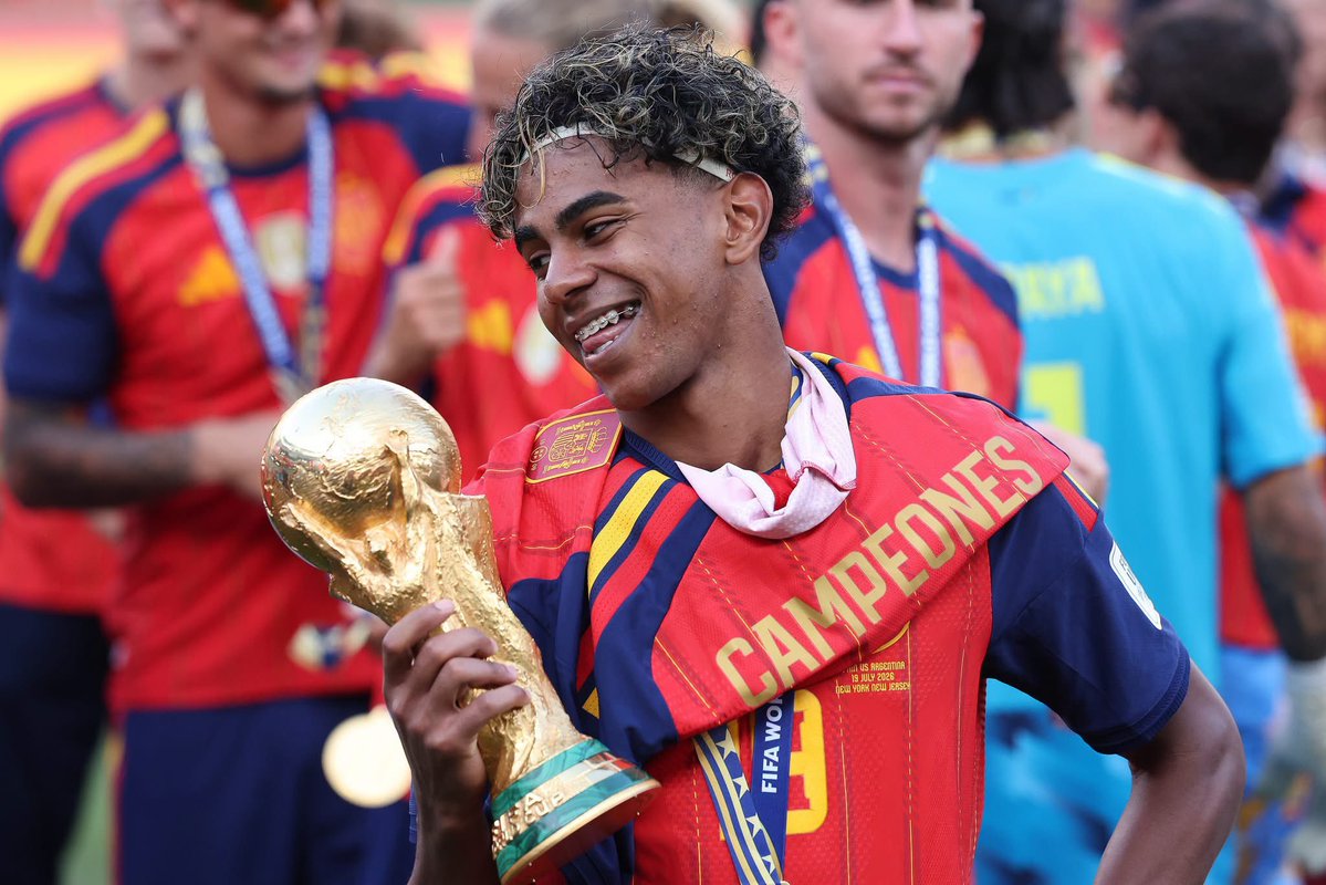 LamineBallandor's tweet photo. Enjoy the trophy while you can. Awards can be decided in one night, but greatness is proved over years. I’m only 18, and they’re already celebrating my defeat like they’ve stopped my career. Remember this night I’ll remember who celebrated it.  #BallonDor https://t.co/hqsUgneLVL