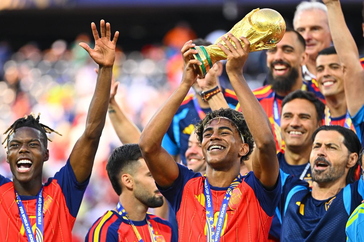 LamineBallandor's tweet photo. Enjoy the trophy while you can. Awards can be decided in one night, but greatness is proved over years. I’m only 18, and they’re already celebrating my defeat like they’ve stopped my career. Remember this night I’ll remember who celebrated it.  #BallonDor https://t.co/hqsUgneLVL
