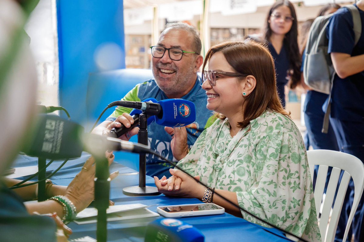 mmarguiguerra's tweet photo. ¡El Magdalena abre nuevas páginas para la cultura y la educación!

Soy la primera gobernadora en participar en la apertura de Filsmar 2026, una feria que reúne 45 expositores y 180 actividades gratuitas para celebrar la lectura y el conocimiento.

Seguimos trabajando de la mano de @Unimagdalena para llevar más y mejores oportunidades a nuestra gente.