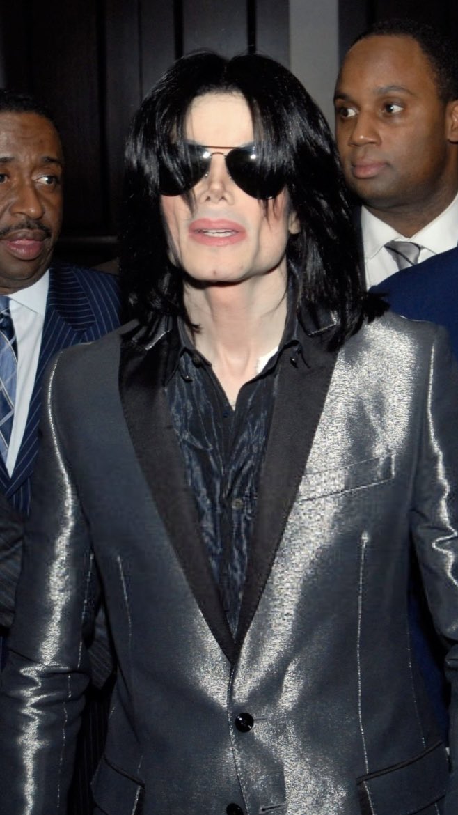 michaelzzip's tweet photo. Michael Jackson, 2007 https://t.co/MHOjOb4t9X
