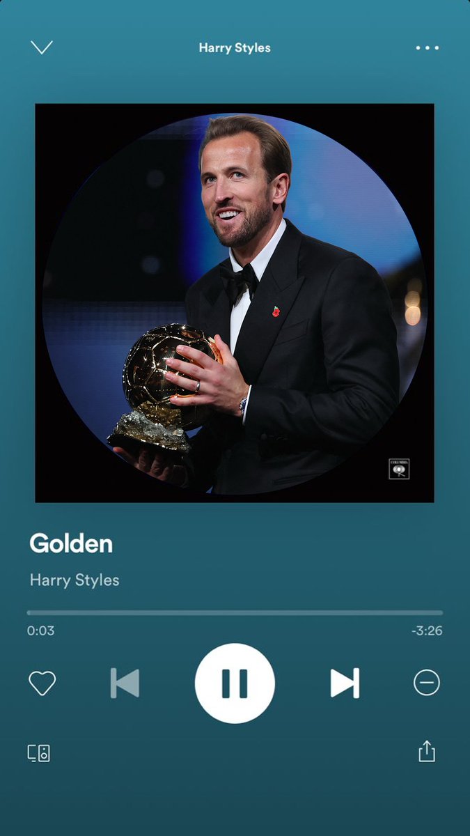 FCBayernEN's tweet photo. Now playing: Golden - Harry Styles 🎶

#BallondOr https://t.co/j3zvF8yiLJ