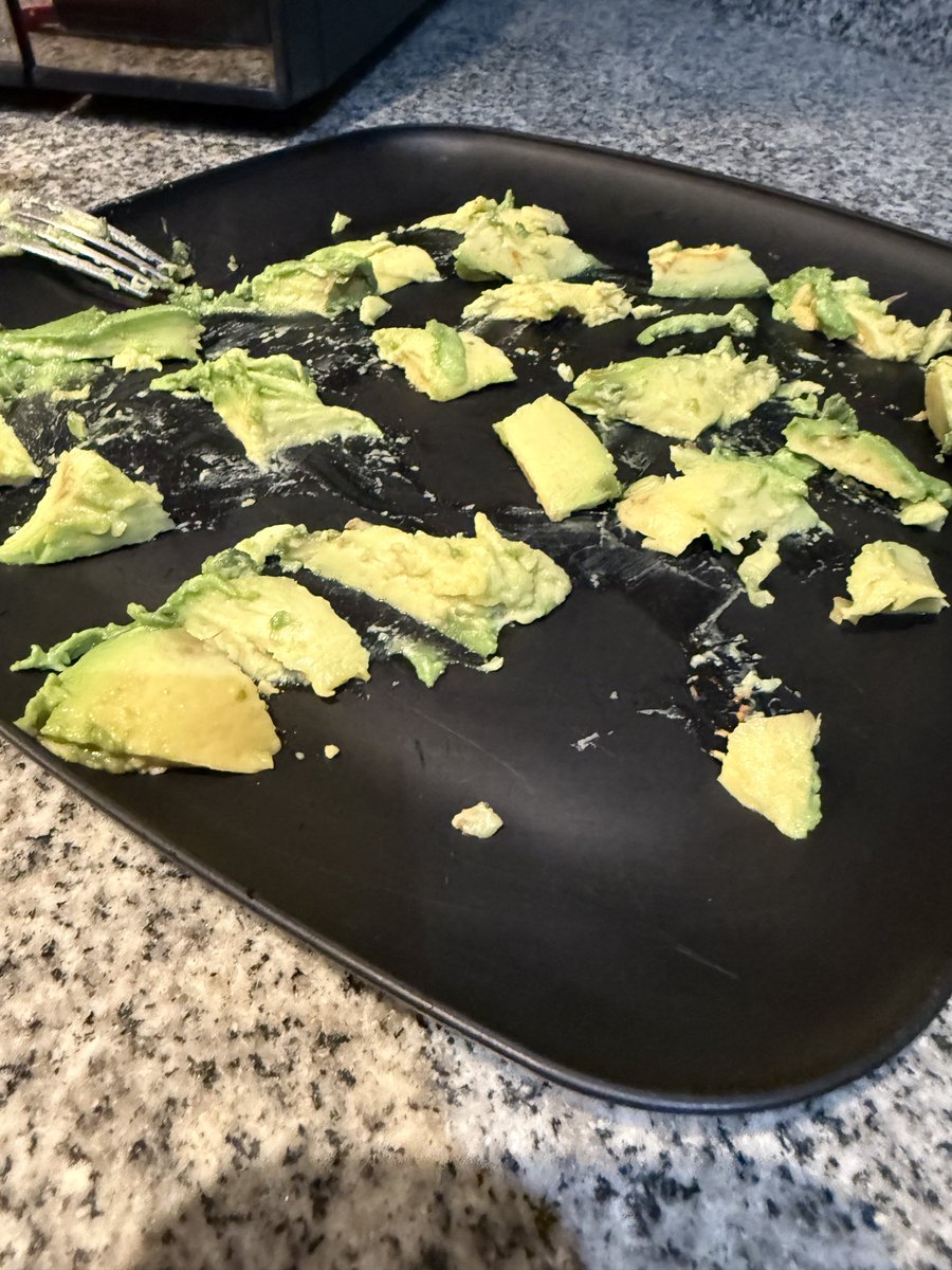 datalevi's tweet photo. Lunch done, more salmon, chicken, salad and avocado! https://t.co/ZdDH9n3dNS