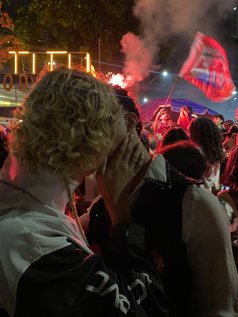 Trouble_sz's tweet photo. te amar é revolucionário ⭐️ https://t.co/FvmIYI4Cyj