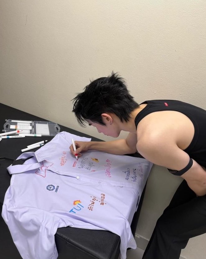 Ctwyey's tweet photo. ถ้าดูจากที่เขียนหัวใจในเสื้อตุ้ยก็คือใช่เลย 

💗💗💗💗💗💗💗💗💗💗
ชอบตั้งแต่เต้น Cover มาแบ้วงับ 

น่ารักว่ะ https://t.co/4NDYk1kE9o