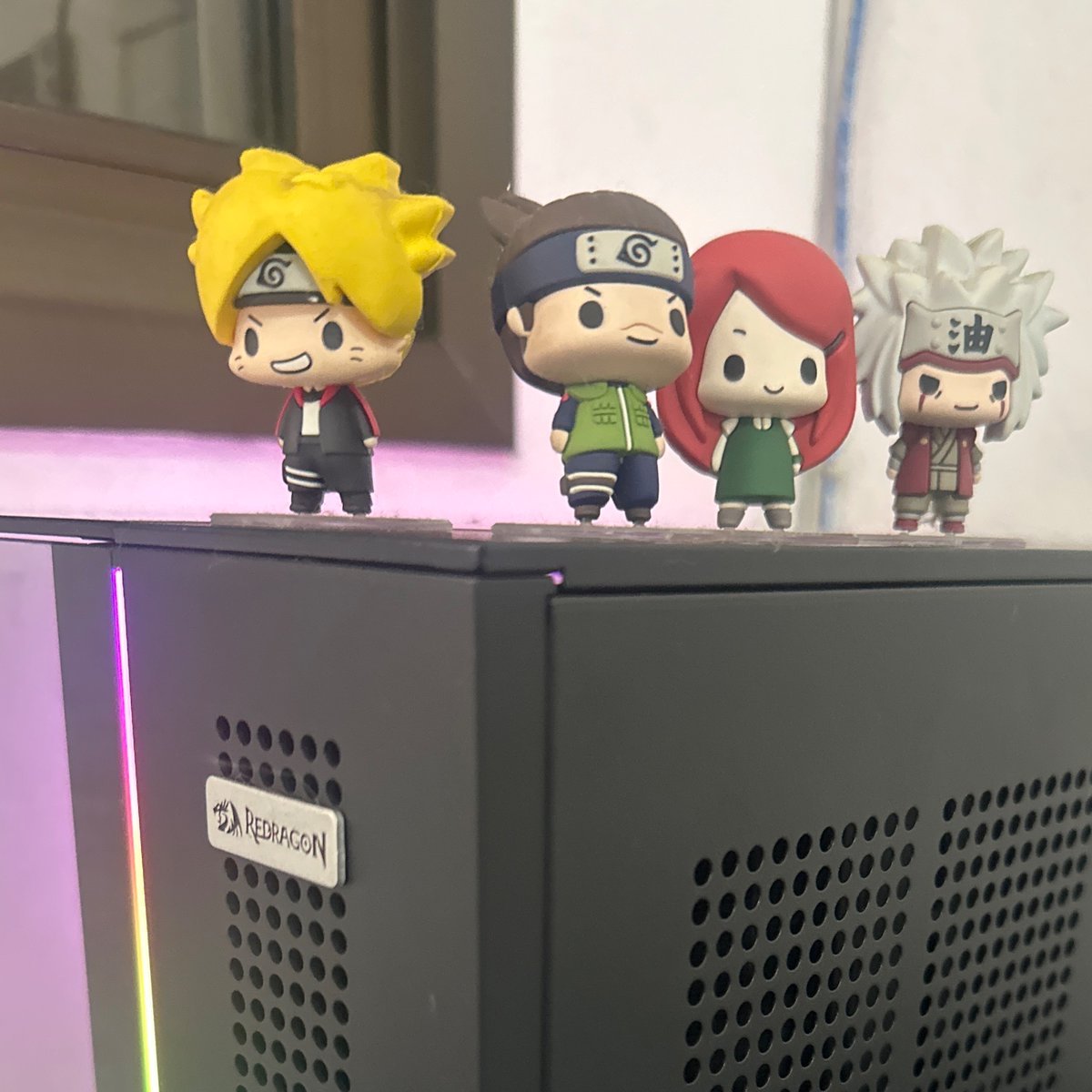 anakinthecat3's tweet photo. ficaram bonitinhos em cima da minha cpu https://t.co/zv9Wg47cpt