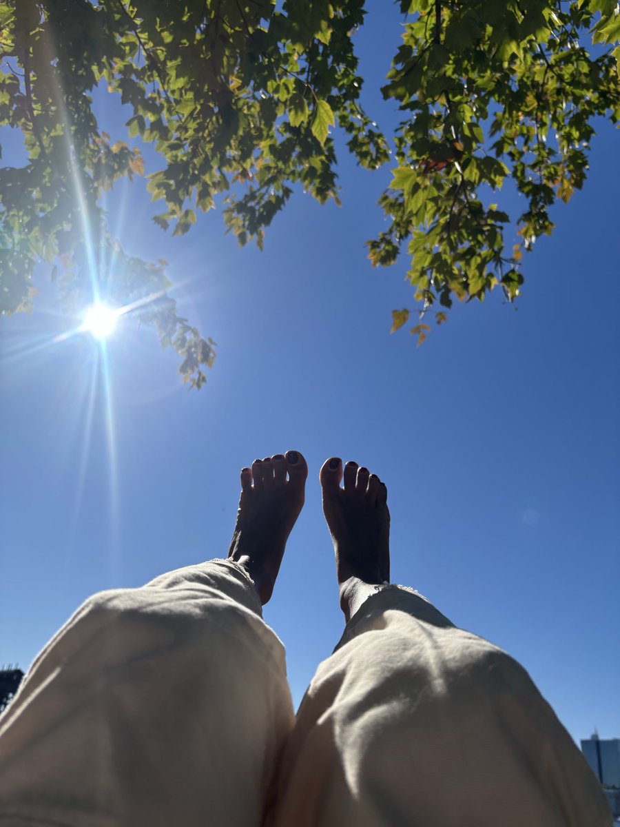 Cleothefeet304's tweet photo. Getting some sun 🤪 #feetfetısh #feetworshi̇p #FeetOfTheDay https://t.co/8srzGO36SO