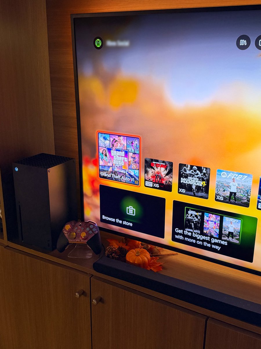 XBOX's tweet photo. How our fall will be looking https://t.co/p8uNiSsitI
