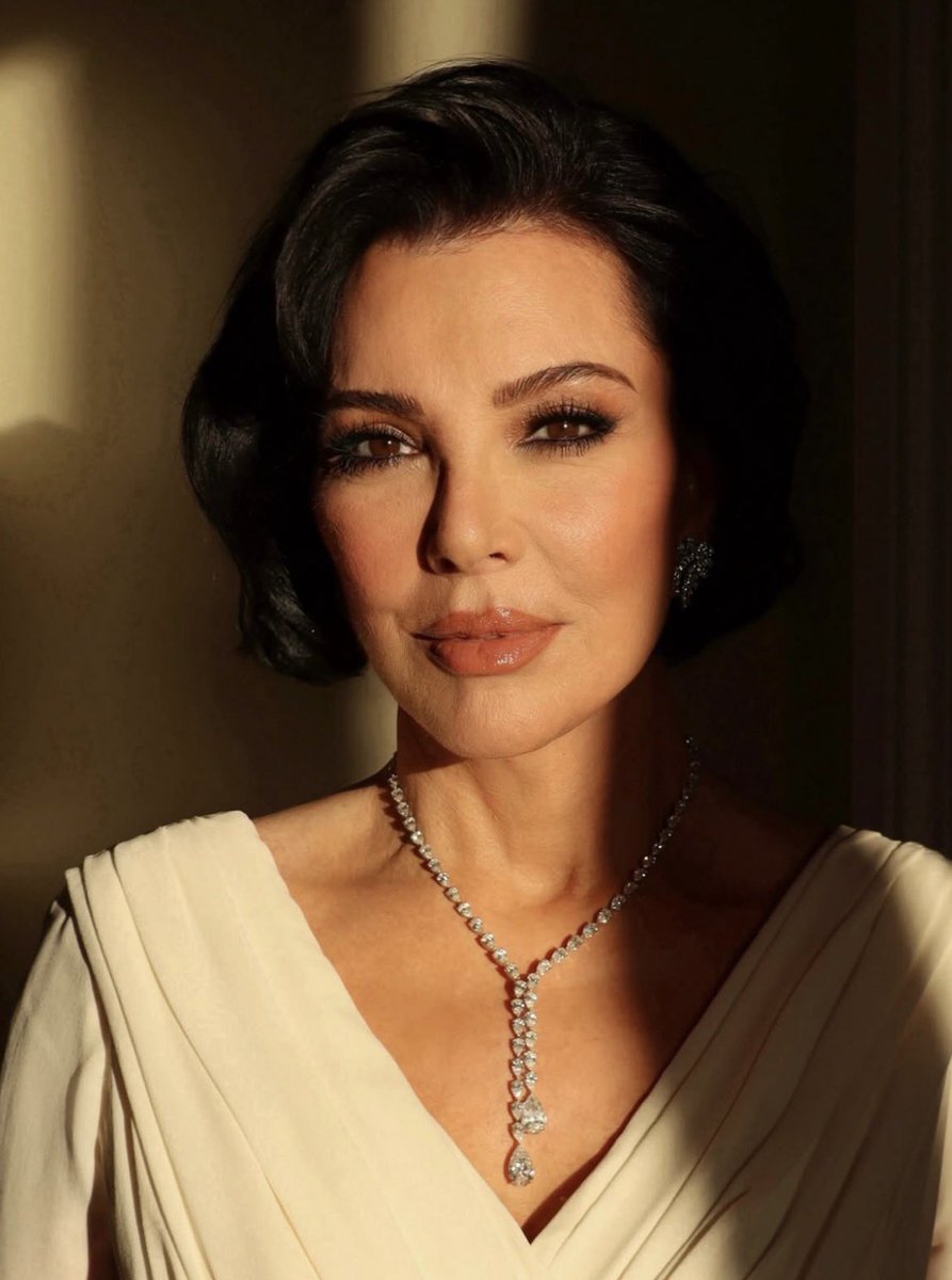 laahlaah2023's tweet photo. The woman with a golden womb. 

KRIS JENNER ladies &amp; Gentlemen. https://t.co/Us0eFPcDnA