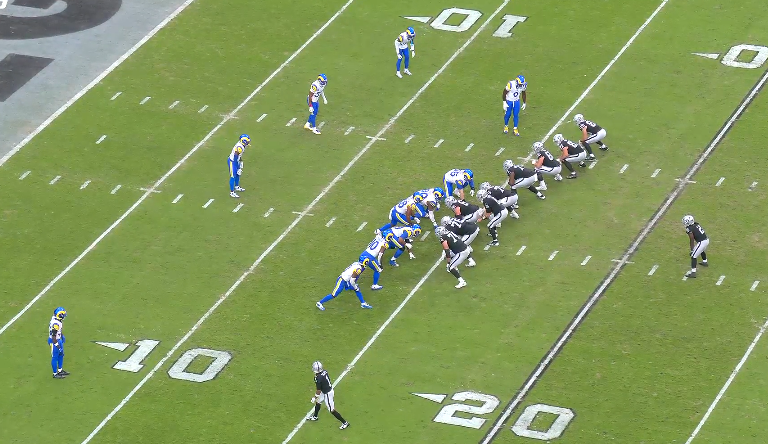NFL_Journal's tweet photo. biggest bubble I've seen -- and yes, they ran to the bubble

quite the undershift

1st and 10

@The_Coach_A @TheHonestNFL https://t.co/d25qT64mEj