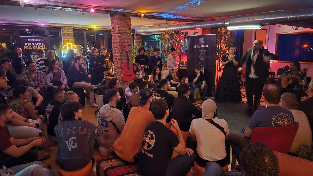 LaFamilia_so's tweet photo. Solana, pero con flamenco. 💃

El Encuentro de La Familia cerró con un show de flamenco en directo y toda la sala se quedó en silencio para verlo https://t.co/xHkbRfvpQX