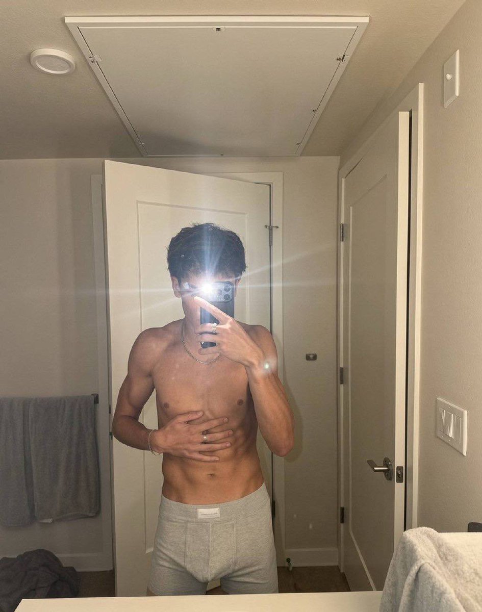 trevyngotsyou's tweet photo. selling trey makai leaks https://t.co/NrXCYhcUXP