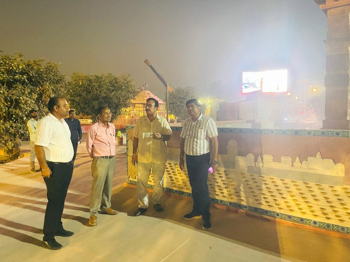 ProjectsLucknow's tweet photo. UPPCL द्वारा जनपद अयोध्या में राम की पैड़ी पर विजिटर गैलरी के चल रहे कार्यों का स्थलीय निरीक्षण उप निदेशक पर्यटन, अयोध्या एवं कॉर्पोरेशन के अधिकारियों के साथ किया तथा शेष कार्यों को शीघ्र पूर्ण करने के निर्देश दिए।
#Quality #Transparency #Timeline
@swatantrabjp
@jaiveersingh099 https://t.co/R7hlgW6tzY