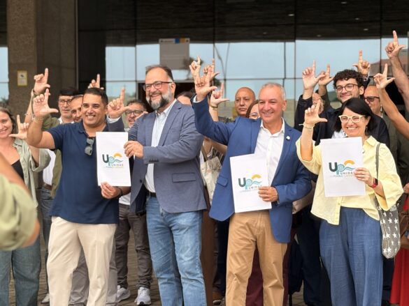 infoNCanarias's tweet photo. UPC registra sus candidaturas para reforzar la voz de Canarias en el Congreso y Senado

https://t.co/2qzYEH0RLA https://t.co/sMP8VLfoTP