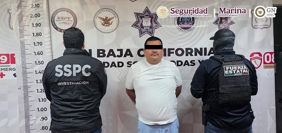 ElMexicanOnline's tweet photo. Detienen en #Mexicali a “#ElIsra”, presunto operador de Los Rusos, grupo ligado al Cártel de Sinaloa. Las autoridades lo relacionan con una orden de aprehensión, un ataque armado en 2024 y el secuestro de un cantante en Sonora. https://t.co/vvFcbs3CVb