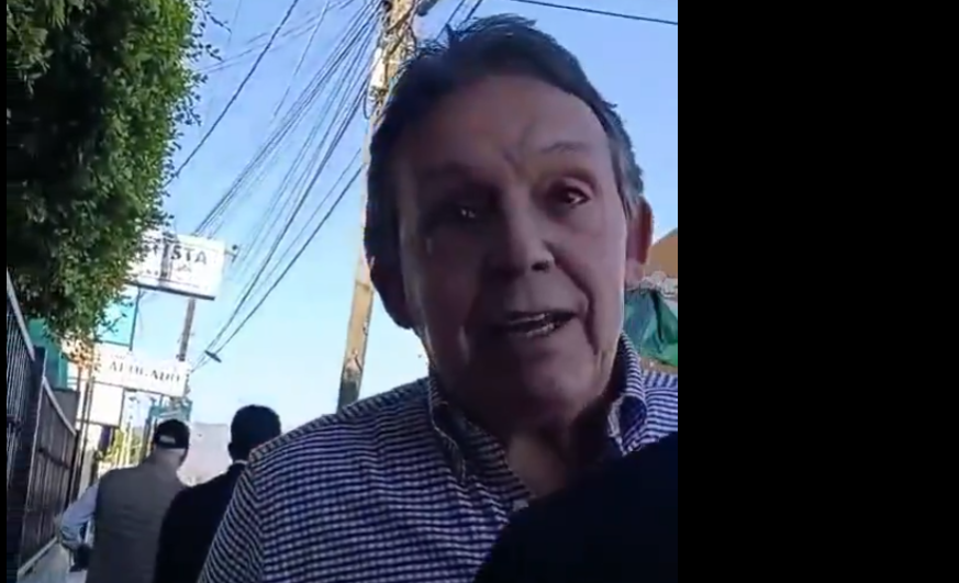 ZuritaCarpio's tweet photo. Este es el sujeto que intentó quitarle el celular a un ciudadano que encaró al líder vitalicio del @PRI_Nacional ¿Quién es? https://t.co/IgenA0J7eg