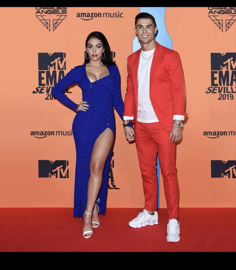 mostechcodeX's tweet photo. If Cristiano Ronaldo had no money, no fame, and no football career, do you think Georgina would still love him?
YES or NO? https://t.co/VOwoHI9QTh