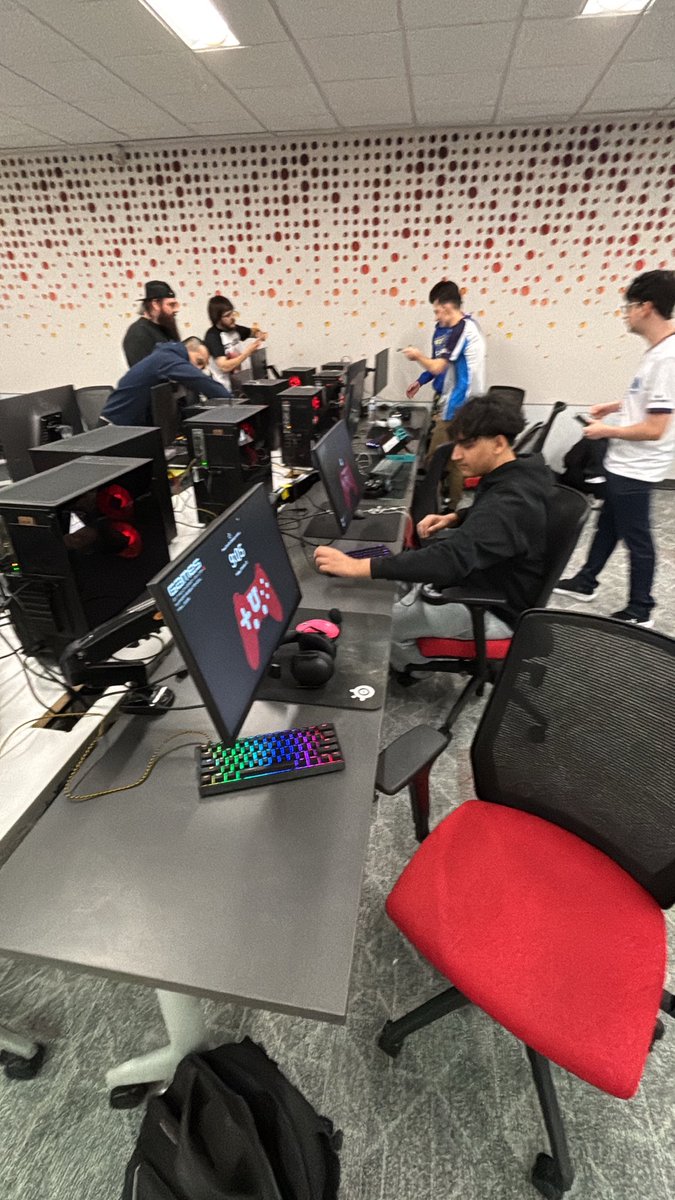 cidtabss's tweet photo. Sucks to not qual for playoffs, but SLC has been such a great time and i’m so grateful to have came with such a funny team. Shoutout to everyone new I met💯❤️ https://t.co/A3POkLGfk3