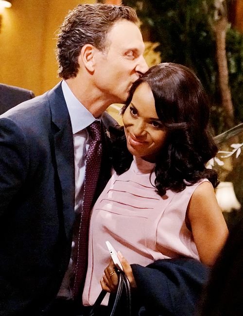 Jazzy_Charmed's tweet photo. First song that comes to mind:
"You're my lady" (Lady by D'Angelo)
So cute 😍 

#Olitz https://t.co/oWoQjjOXjP
