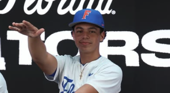 OverSlot_'s tweet photo. COMMIT: Mater (Fl.) shortstop Bryan Mesa announces he's headed to Florida. A 6-foot-3-inch thumper, Mesa brings plus bat speed to the table. Internal clock and arm strength stand out on the dirt.

The No. 28 ranked high school prospect in the 2028 Draft.

👇PROFILE👇 https://t.co/kNqI3ndftA