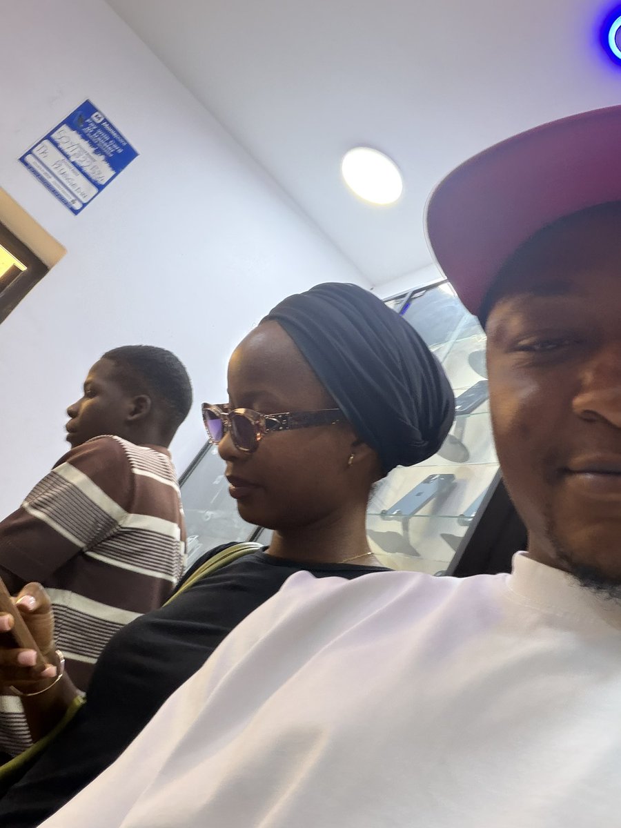tk_ibrahiim's tweet photo. A mutual came to my store today! She no gree snap correct pic! If u know her tag her for me pls😅 https://t.co/bQi4WZ5bk8