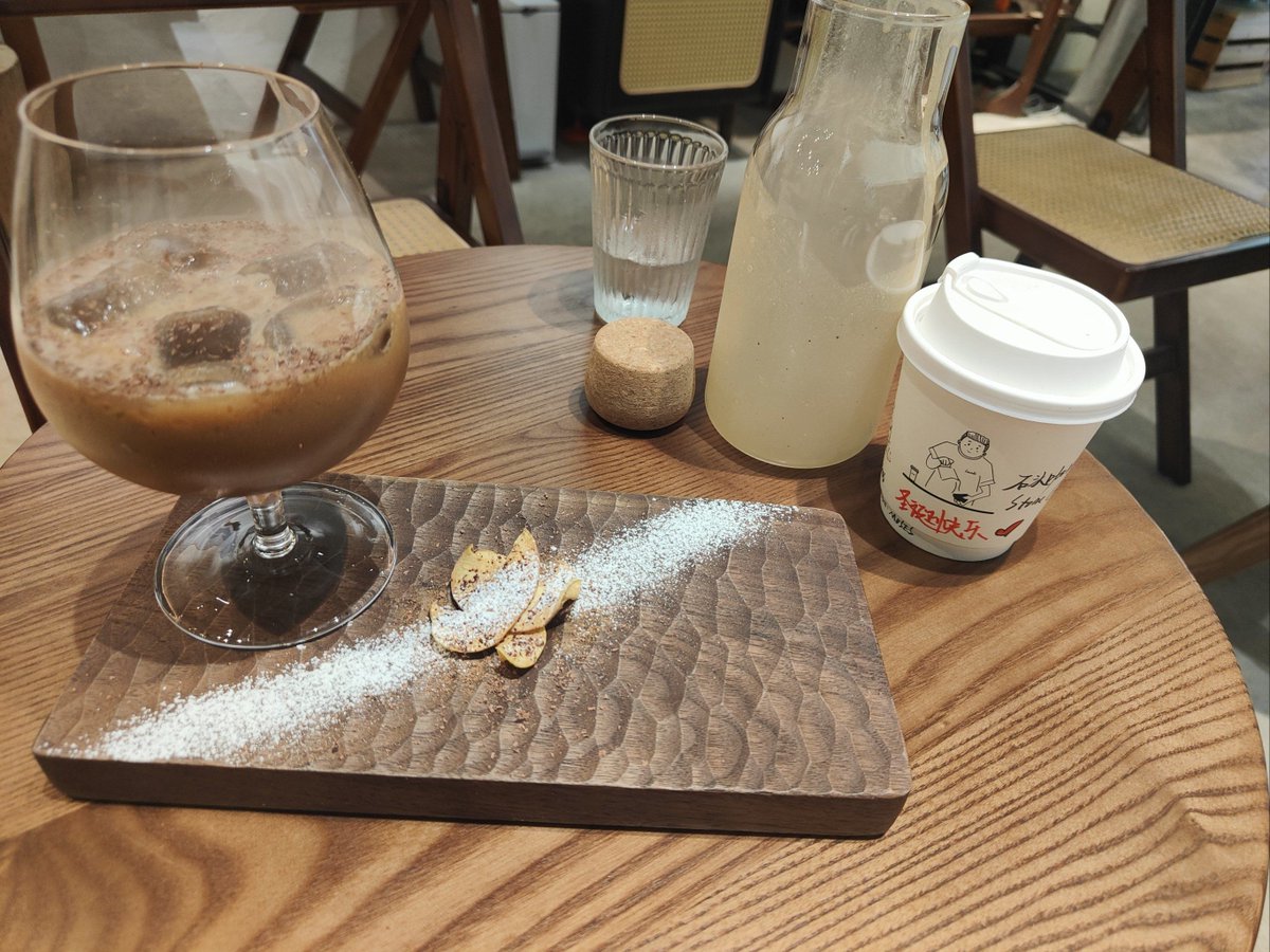 rir6n's tweet photo. [ 今日のカフェラテ、ちょっと苦くてまさに「呛呐识善」な味わいだった ] https://t.co/kOM3qgcHsN