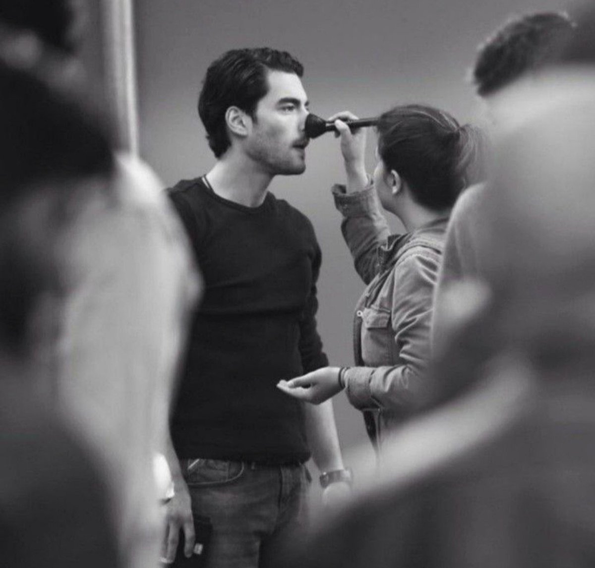 garzontnid52123's tweet photo. 🤍🖤 #AkınAkınözü https://t.co/1u2kRtiz43