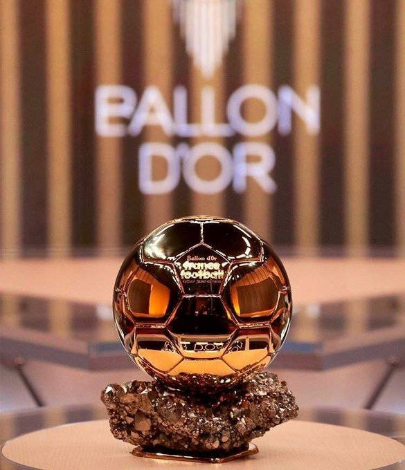 StakeFootball's tweet photo. 🚨🚨🗣️| Ronaldo Nazário on who he is voting for: 

"Who am I voting for? Well, I'm going to be handing out the award, so let's wait and see." https://t.co/D1h19kQvt4