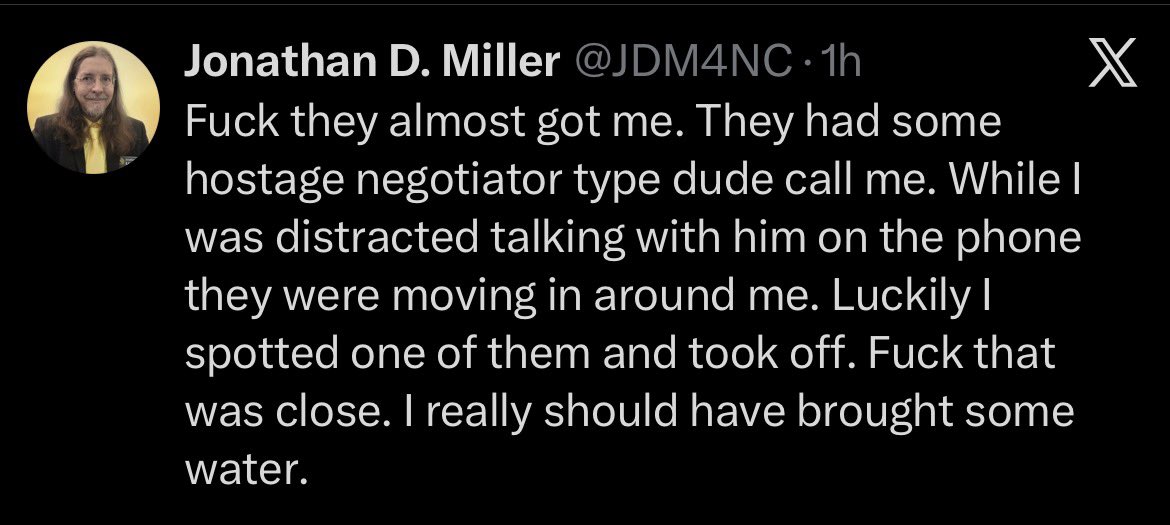 MrLeadslinger's tweet photo. What a strange evolution this has been. From announcing self deletion to live updates about fleeing the police and potentially shooting it out with them. 
They’re saying it’s the most Libertarian thing ever. https://t.co/dbw885tca6