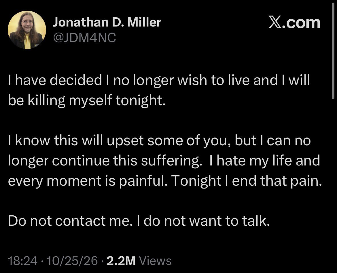 MrLeadslinger's tweet photo. What a strange evolution this has been. From announcing self deletion to live updates about fleeing the police and potentially shooting it out with them. 
They’re saying it’s the most Libertarian thing ever. https://t.co/dbw885tca6