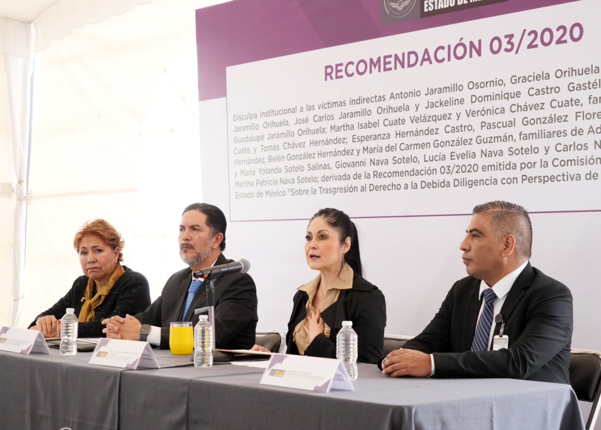 CODHEM's tweet photo. ⚖️ El presidente de la #CODHEM y la primera visitadora, asistieron a la disculpa pública institucional de la @FiscaliaEdomex , en seguimiento a la Recomendación 3/2020. También estuvo presente la primera visitadora general, Luz María Islas Colín.

#DDHH #MásCercaDeTi https://t.co/f6jUgPzkT5