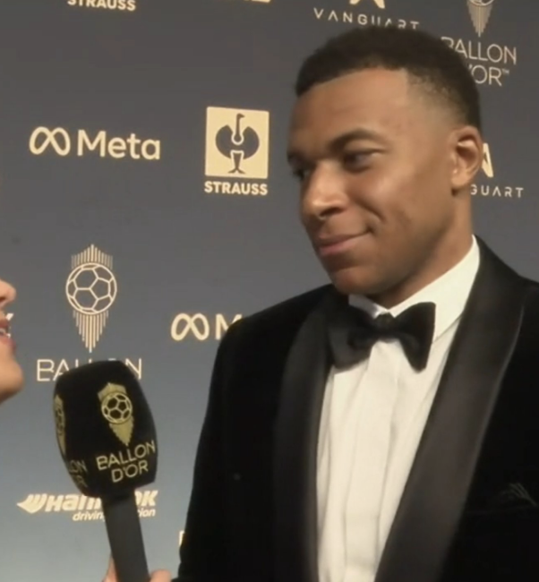 TouchlineX's tweet photo. 🚨🗣️ 𝗡𝗘𝗪: Kylian Mbappé: “We all came here together. After yesterday's match, we had a GREAT evening!

We just want to enjoy tonight and see how things go.

Being among the BEST in world football is exactly where Real Madrid belongs.

AS FOR THE REST, WE'LL SEE!” ✨ https://t.co/SdVsIdZ1wH