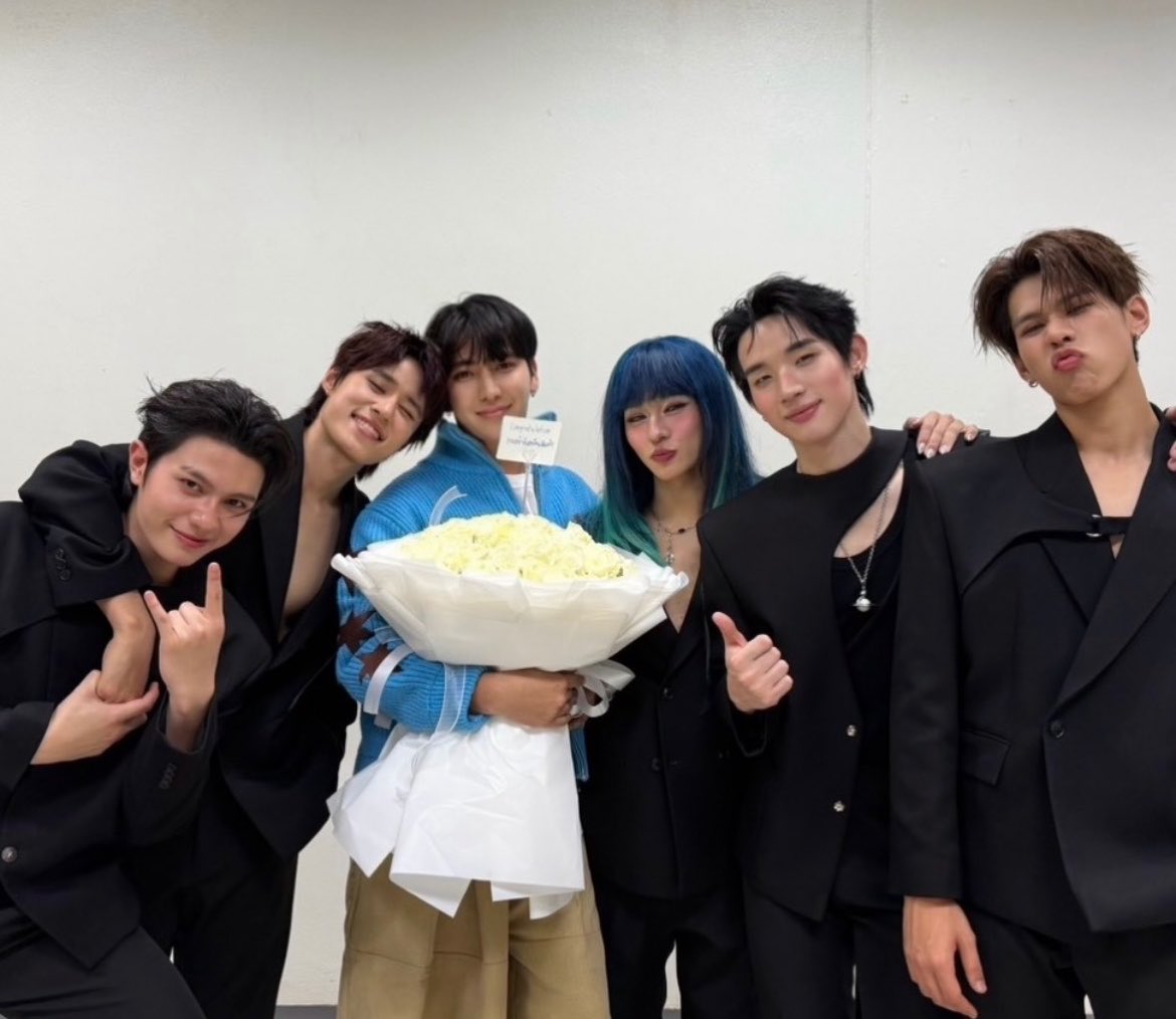 jwillestt's tweet photo. MORE OF LYKN WITH THE TEAM 😭🫶🏻 i love how they’re so lovely and genuine 😭🫳🏻 they’re full of laughs 🫳🏻

#LYKNReflexionConcertD3 #LYKN https://t.co/QxvKItKL34