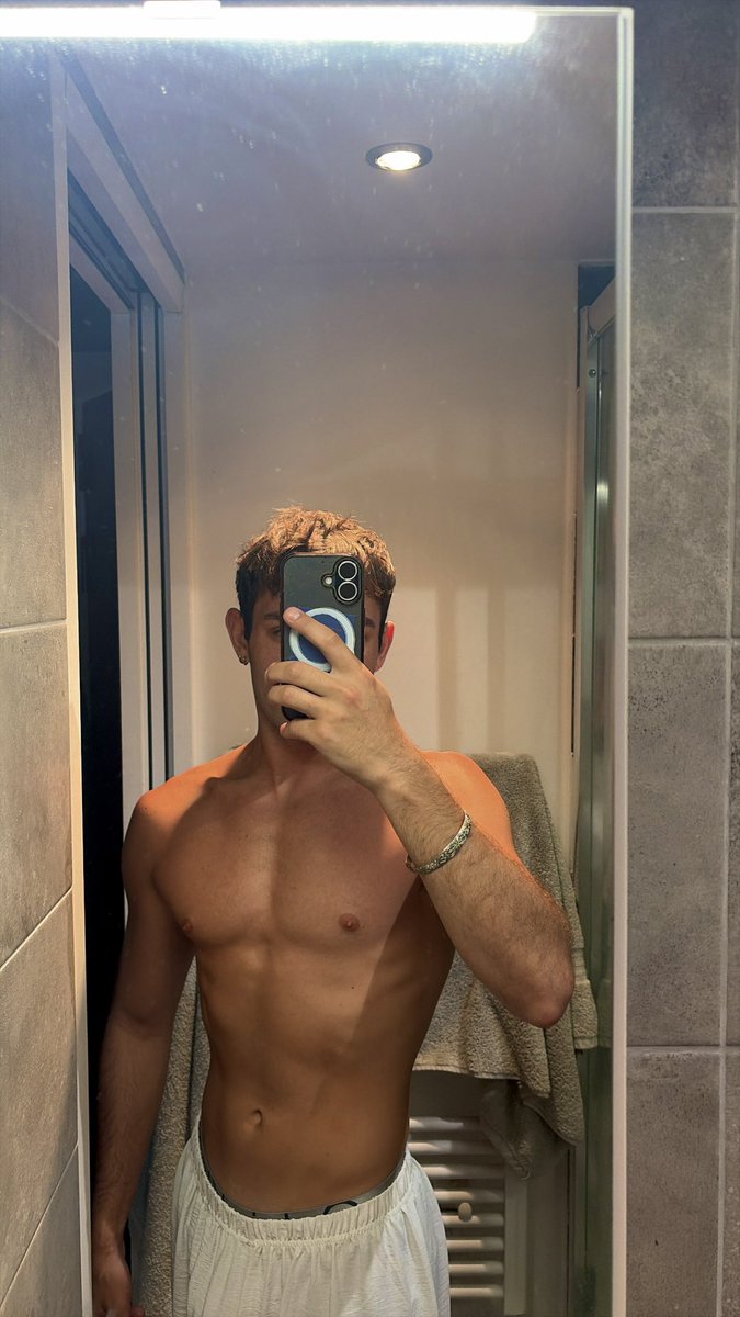 SoFrenchee's tweet photo. hey bro’

oups, j’arrive sur @BrozrLive, la suite sans short juste ici 👇🏻
https://t.co/vPfbfWwd58 https://t.co/YkJzvEnBuU