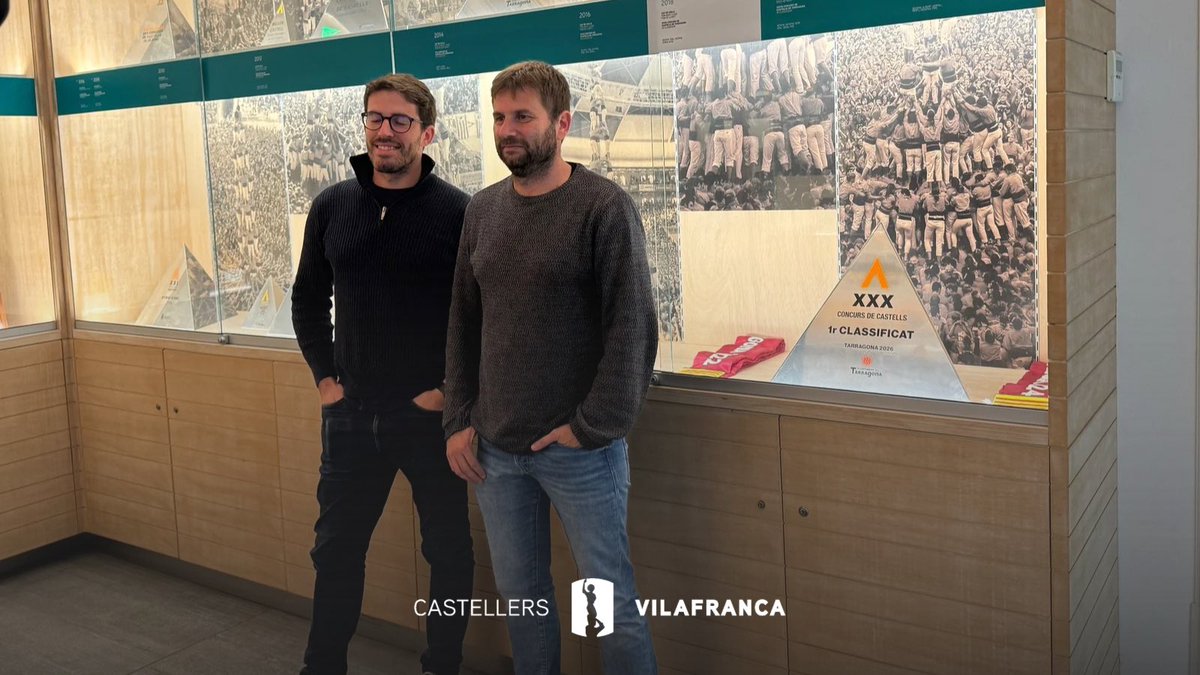Verds's tweet photo. 🟢Aquesta tarda, a Cal Figarot, ha tingut lloc la roda de premsa de cara a Tots Sants!

S’han exposat els objectius de la diada i la logística del dia mateix.

Diumenge, tothom a plaça!💪🏼

#castellers
#castells https://t.co/jZhdP103U1