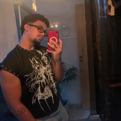 Gusxtts's tweet photo. #NovaFotoDePerfil https://t.co/F8HGByNrv5
