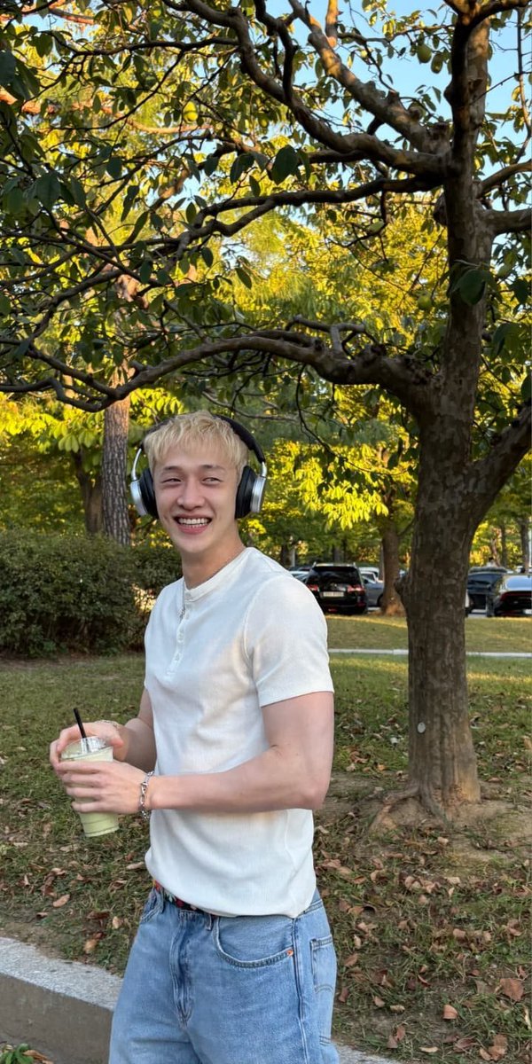 InfoBangChan's tweet photo. 🔀: Lindinho! Seita, integrante do grupo NEXZ, mencionou o Bang Chan no 🫧.

🦌: Vocês viram o reels??
🦌: Eu estava tão feliz!! ☺️
🦌: Eu estava filmando um reels quando eu encontrei o Channie hyung, e ele  se juntou a mim!!

#BangChan #방찬 https://t.co/C10B0k2XGj