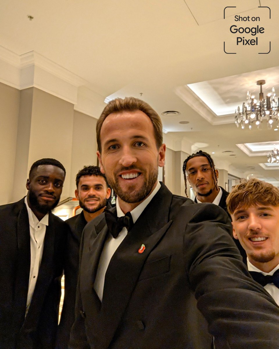 FCBayern's tweet photo. Literal squad goals 😮‍💨❤️ https://t.co/6l4sR5qajj