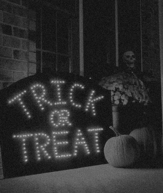 blackthingsx's tweet photo. trick or treat 🎃👻🍬🦇💀🧡 https://t.co/9luHlJq1Pk