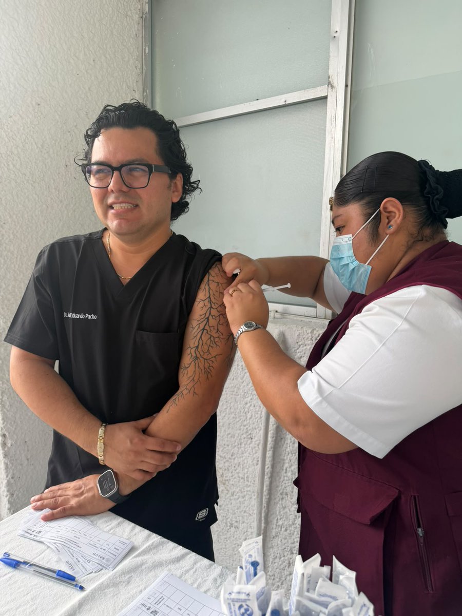 Isset_Tab's tweet photo. 💉❄️ El ISSET realizó una jornada de vacunación contra la influenza estacional y COVID-19 en el Centro de Especialidades Médicas “Dr. Julián A. Manzur Ocaña”, dirigida al personal y derechohabientes de grupos de riesgo.

#TemporadaInvernal2026 #PrevenciónISSET
#PrevenciónISSET https://t.co/uvjr0vOgK4