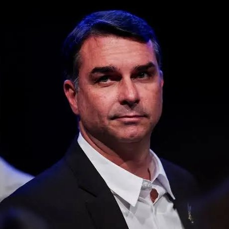 centralreality's tweet photo. 🚨 LARGOU FAMÍLIA BOLSONARO! Donald Trump diz que não vai fazer nada em relação as eleições do Brasil: 

“Não sou eu quem governa o Brasil. Eu governo os EUA (…) Eu gosto do Lula, me dou muito bem com ele”. https://t.co/a6CQKbYXCc