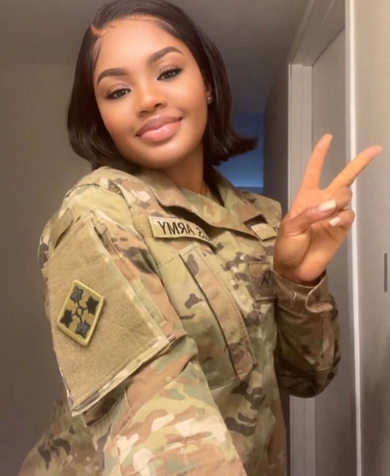 EmilyBien_'s tweet photo. https://t.co/GpD7MaFIpt Check out my profile on Throne! 
Peace sign up, stress down. ✌️ Serving looks and serving my country. 👇🇺🇸
#USArmy #MilitaryWomen #Confidence #PeaceAndLove #ViralTweet #SoldierLife https://t.co/wwIA0VPjWZ