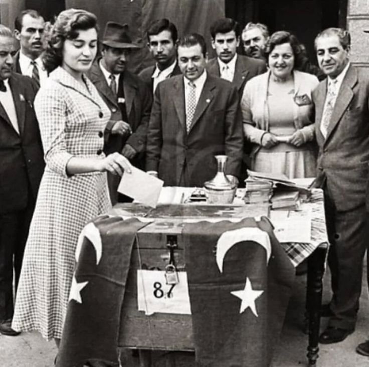 divayimbitanesi's tweet photo. Suudi Arabistan kadınlara seçme ve seçilme hakkını 2015 yılında verdi. Evet yanlış duymadınız 2015 yılında verdiler. Ve buna kültür diyorlar https://t.co/8ySzpiafEW