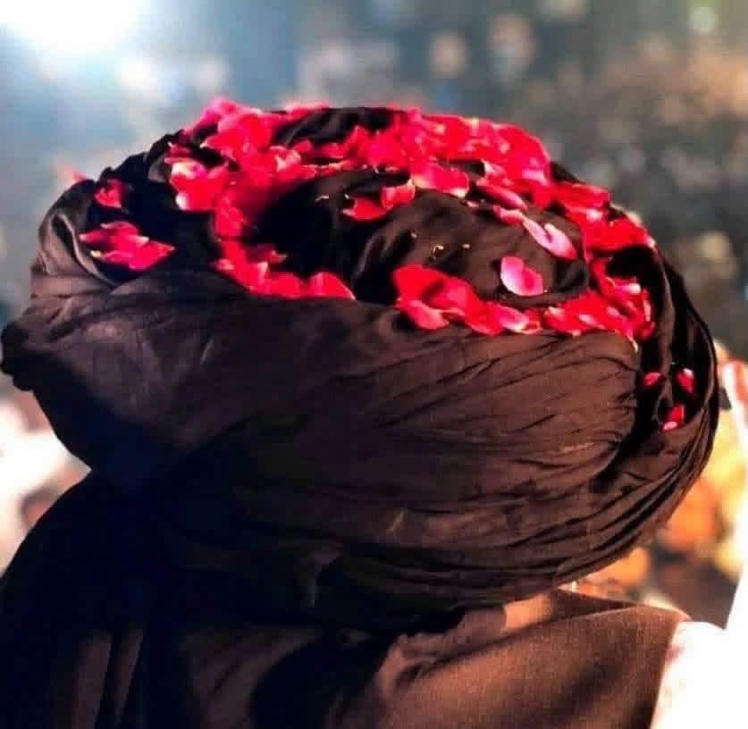 AdLahoriG's tweet photo. ہم نے ہر دور میں تقدیس رسالت ﷺ کے لیے
وقت کی تیز ہواؤں سے بغاوت کی ہے
توڑ کر سلسلہ رسم سیاست کا فسوں
فقط اک نام محمد ﷺ سے محبت کی ہے
کیونکہ
انہیں جانا انہیں مانا
(صلی الله علیہ والہ واصحابہ وبارک وسلم )
#TLP_کےتمام_آزادزمہ_دارکہاں_ہیں؟ 
#سعد_اورانس_کوسامنے_لاؤ https://t.co/BwBTeNNnNv