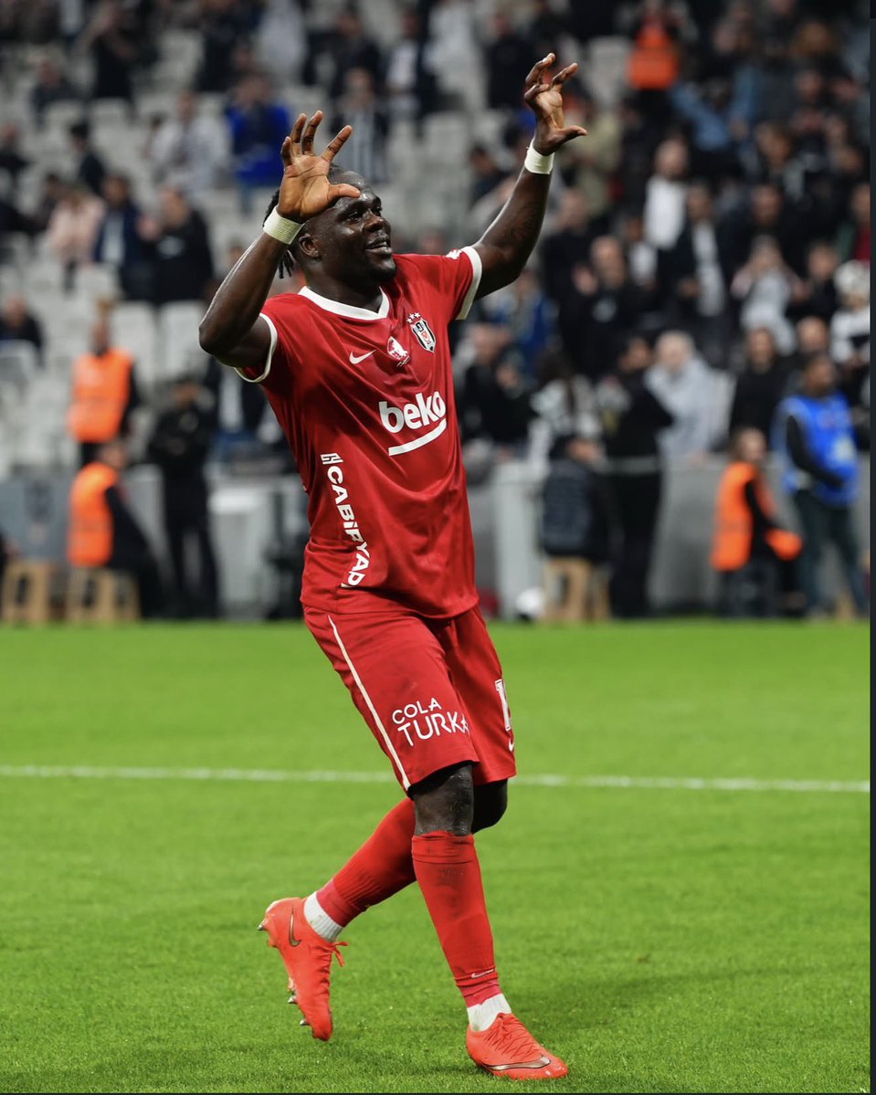 Juniorolaitan15's tweet photo. Different night, same hunger🤍 🦅⚽
Thanks for your support 🔥🦅 https://t.co/njja2GMn8a