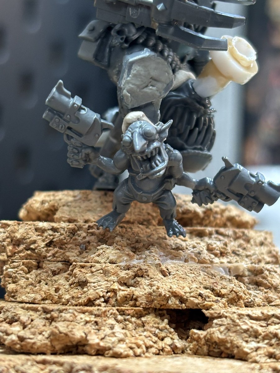 Diko_MOTM's tweet photo. I love kitbashing! It just gives you so much creative expression. Kits in comments! @WarhammerSasebo @WarhammerOKNWTo @WH_JPN @warhammer #orktober #kitbash #40k #warhammer40k https://t.co/hAbAtiFYiG
