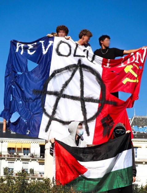 logdeux's tweet photo. la force au peuple ! https://t.co/lYKiABnkXH