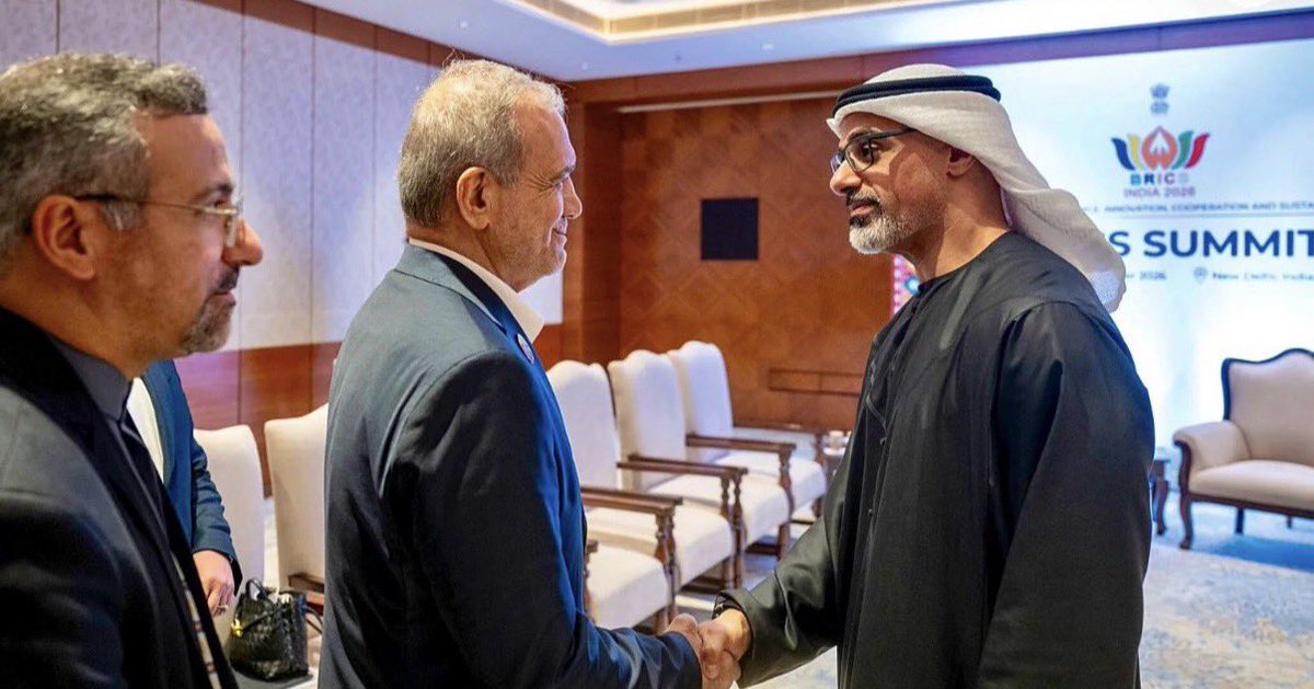 thequeent2030's tweet photo. @uae1sarah وانتي مارأيك بالفضايح هذي ؟ 
سلمتو 3 مليار لطهران رشوة لوقف الحرب 
قال بإن ستطوى صفحة الماضي ورجعو بعد اسبوع قصفوكم 
الخزانة الامريكية فرضت عقوبات على البنوك الي تحول لايران اموالها المجمدة المتواجدة بالامارات 
انتو تجيبون الجرية لدولتكم ليه ؟ https://t.co/9Zej91Ar86