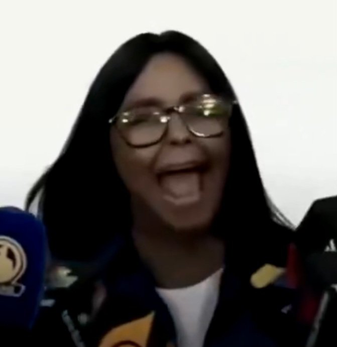 EgoLibertas's tweet photo. A Delcy Rodríguez esta mañana se le perdió el guion de mojigata  de paz, amaneció con bigotes de Cantinflas y sin poder controlar su verdadero carácter hostil y tenaz envidia.

💯Efecto María Corina!💯 https://t.co/9NXisKZPWY