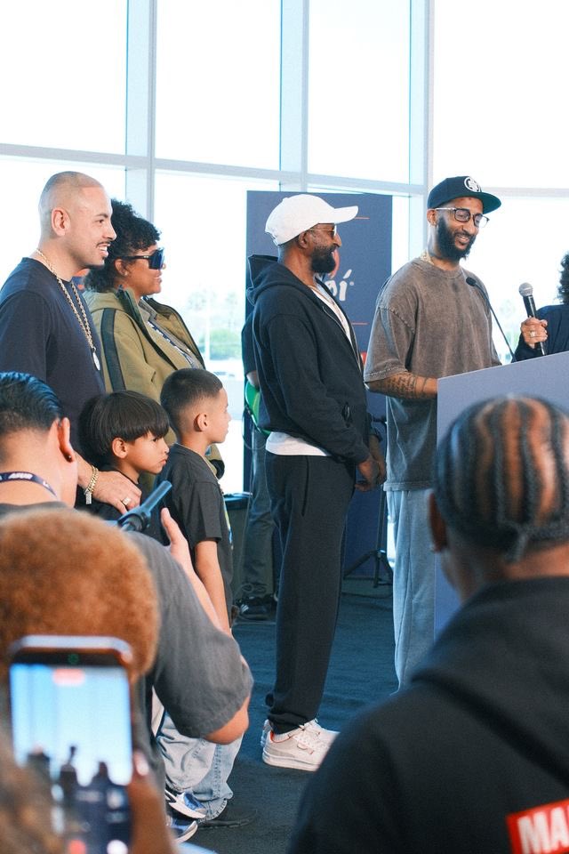 KarenCivil's tweet photo. “No excuses for your failures after my success” - @NipseyHussle 

LAX Terminal: Marathon Burger https://t.co/cxHEiKy8XL