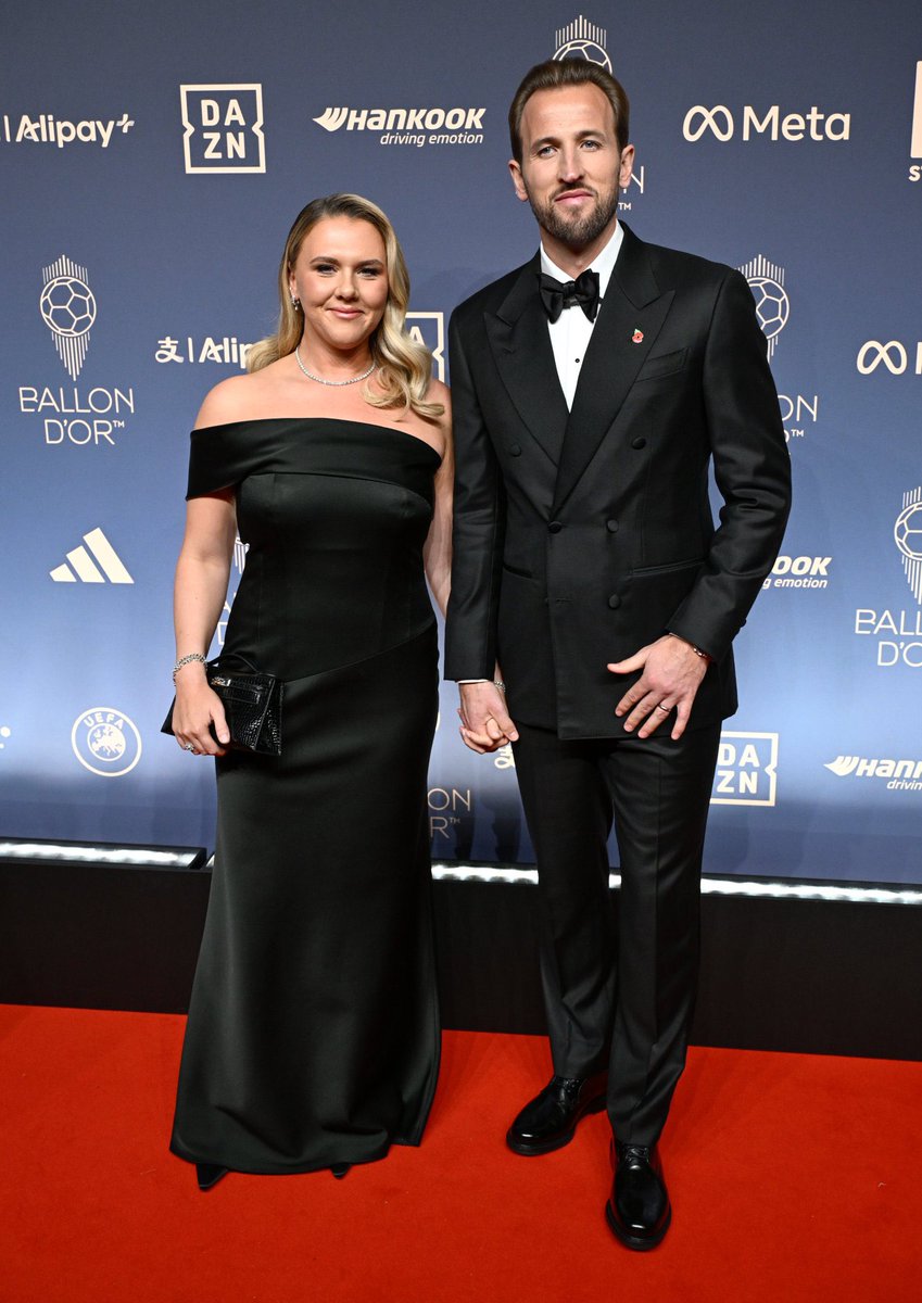 FCBayernEN's tweet photo. Mr &amp; Mrs Kane. 😍 https://t.co/DISiKOT1mt